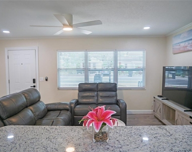 1122 Tangerine Street - Photo Thumbnail 7