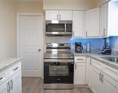 1122 Tangerine Street - Photo Thumbnail 4