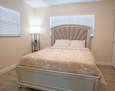 1122 Tangerine Street - Photo Thumbnail 12