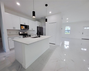 1098 Hammacher Avenue Sw - Photo Thumbnail 7
