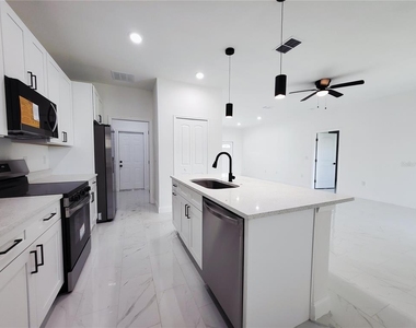 1098 Hammacher Avenue Sw - Photo Thumbnail 6