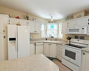 9122 Kestral Circle - Photo Thumbnail 11