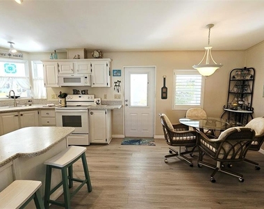 9122 Kestral Circle - Photo Thumbnail 8