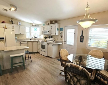 9122 Kestral Circle - Photo Thumbnail 6