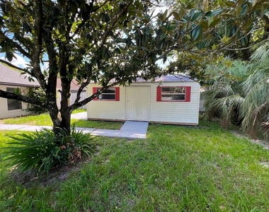 8936 Rose Hill Drive - Photo Thumbnail 6