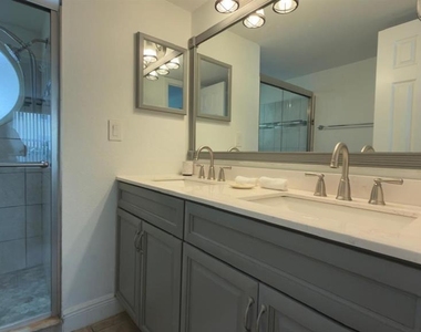 5014 Laguna Bay Circle - Photo Thumbnail 6