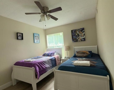 5014 Laguna Bay Circle - Photo Thumbnail 11