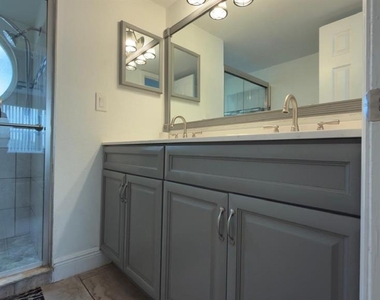 5014 Laguna Bay Circle - Photo Thumbnail 5