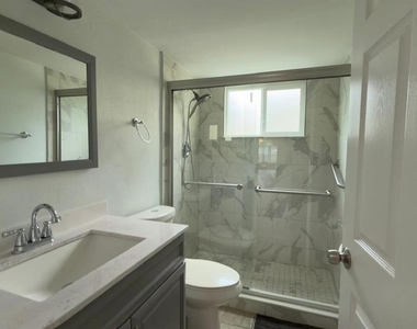 5014 Laguna Bay Circle - Photo Thumbnail 10