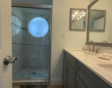 5014 Laguna Bay Circle - Photo Thumbnail 4