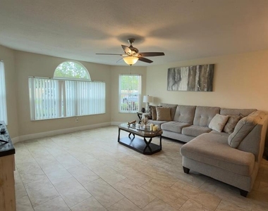 5014 Laguna Bay Circle - Photo Thumbnail 22