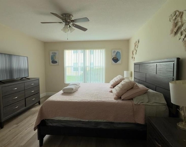 5014 Laguna Bay Circle - Photo Thumbnail 3