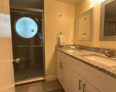 5003 Laguna Bay Circle - Photo Thumbnail 17
