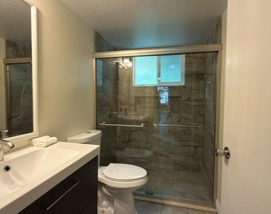 5003 Laguna Bay Circle - Photo Thumbnail 16