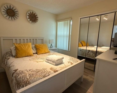 5003 Laguna Bay Circle - Photo Thumbnail 10