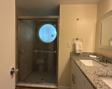 5003 Laguna Bay Circle - Photo Thumbnail 19