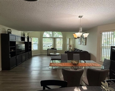 5003 Laguna Bay Circle - Photo Thumbnail 1