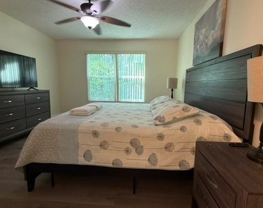 5003 Laguna Bay Circle - Photo Thumbnail 12