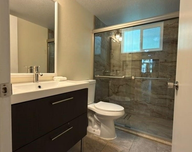 5003 Laguna Bay Circle - Photo Thumbnail 15