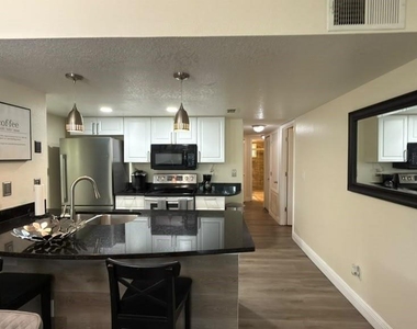 5003 Laguna Bay Circle - Photo Thumbnail 6