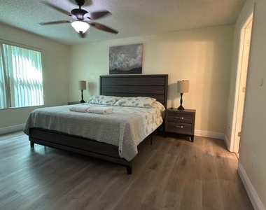 5003 Laguna Bay Circle - Photo Thumbnail 11