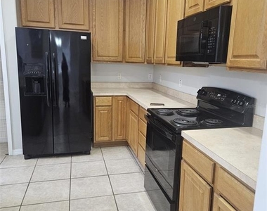 2461 Chatham Place Drive - Photo Thumbnail 5