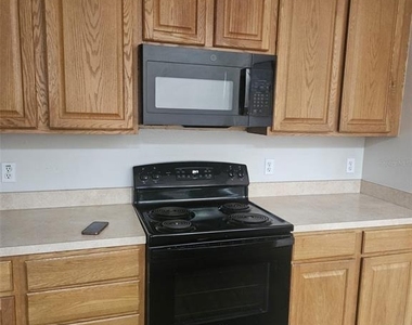 2461 Chatham Place Drive - Photo Thumbnail 4