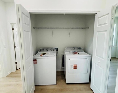 646 Desmoines Court - Photo Thumbnail 5