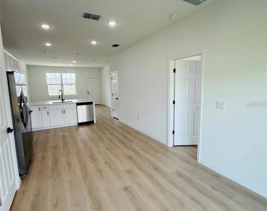 646 Desmoines Court - Photo Thumbnail 3