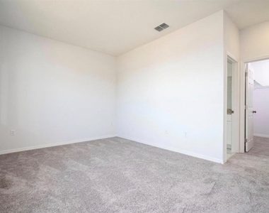 646 Desmoines Court - Photo Thumbnail 12