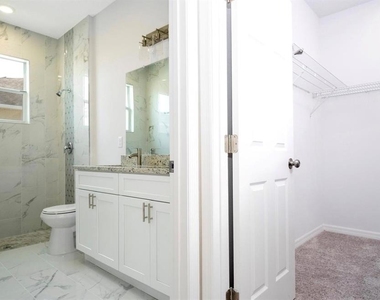 646 Desmoines Court - Photo Thumbnail 10