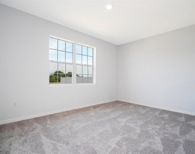 646 Desmoines Court - Photo Thumbnail 11