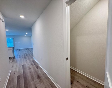 278 Chesapeake Drive - Photo Thumbnail 3