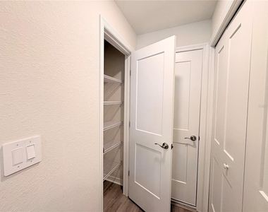 278 Chesapeake Drive - Photo Thumbnail 12