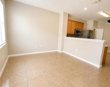 5521 Paradise Cay Circle - Photo Thumbnail 6