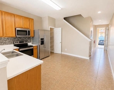 5521 Paradise Cay Circle - Photo Thumbnail 4
