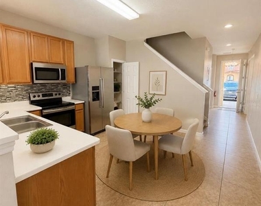 5521 Paradise Cay Circle - Photo Thumbnail 3