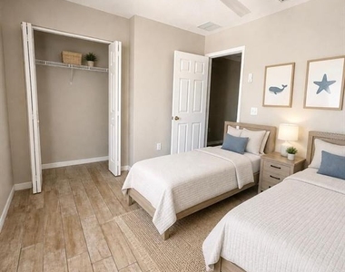 5521 Paradise Cay Circle - Photo Thumbnail 12
