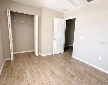 5521 Paradise Cay Circle - Photo Thumbnail 11