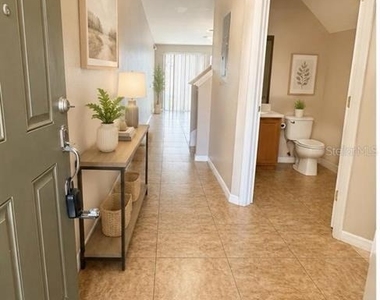 5521 Paradise Cay Circle - Photo Thumbnail 2
