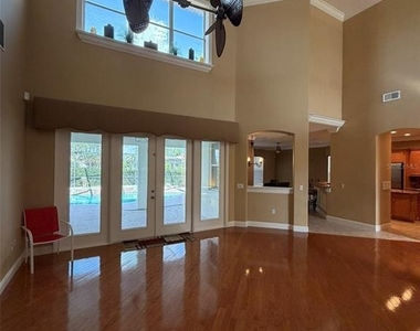 3404 Oakmont Court - Photo Thumbnail 3