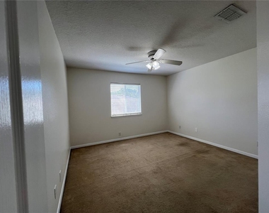 554 Hiawatha Palm Place - Photo Thumbnail 18