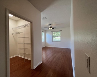 554 Hiawatha Palm Place - Photo Thumbnail 10