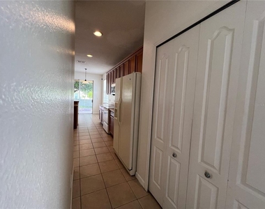 554 Hiawatha Palm Place - Photo Thumbnail 5