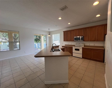 554 Hiawatha Palm Place - Photo Thumbnail 7