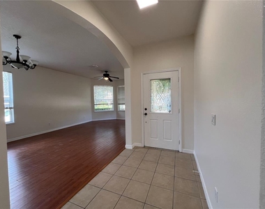 554 Hiawatha Palm Place - Photo Thumbnail 2