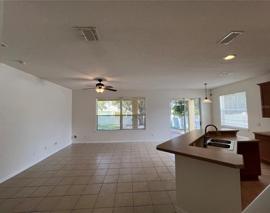 554 Hiawatha Palm Place - Photo Thumbnail 8