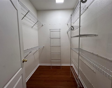 554 Hiawatha Palm Place - Photo Thumbnail 11