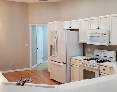 5231 Highbury Circle - Photo Thumbnail 6