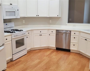 5231 Highbury Circle - Photo Thumbnail 5